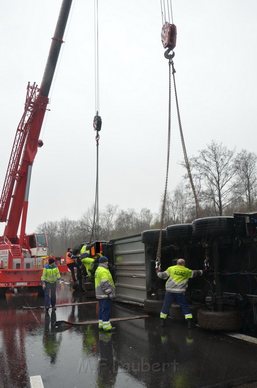 VU LKW umgestuerzt A 3 Rich Frankfurt AS Koenigsforst P420.JPG - Miklos Laubert